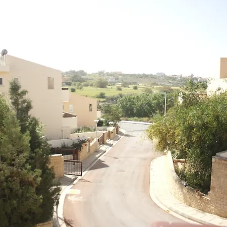 Melanos Village A21 פאפוס