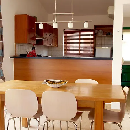 Melanos Village A21 פאפוס